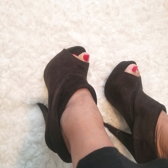 Z London suede brown peep-toe ankle booties.Siz 7 - Picture 10 of 10